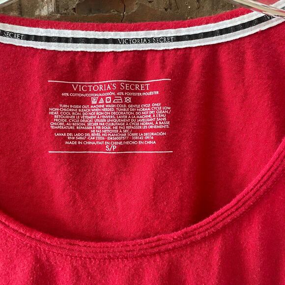 Victorias Secret Womens Christmas SleepShirt Size Small Red Santas Fave Pajama - Picture 3 of 3